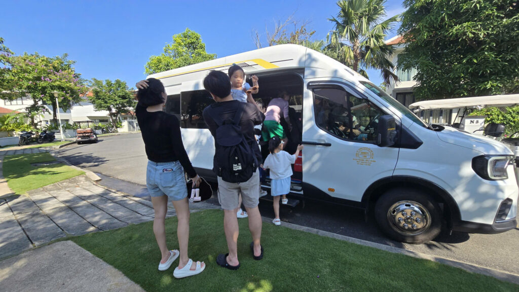Khách hàng Cho thuê xe 16 chỗ tại Đà Nẵng