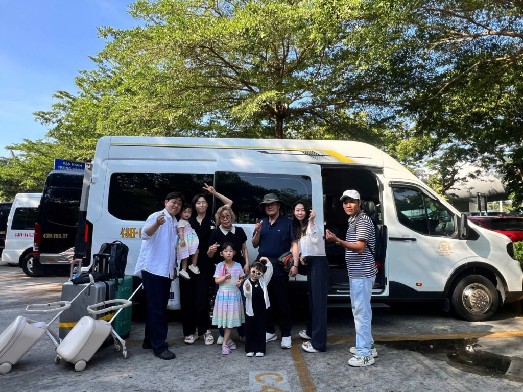 Khách hàng Cho thuê xe 16 chỗ tại Đà Nẵng